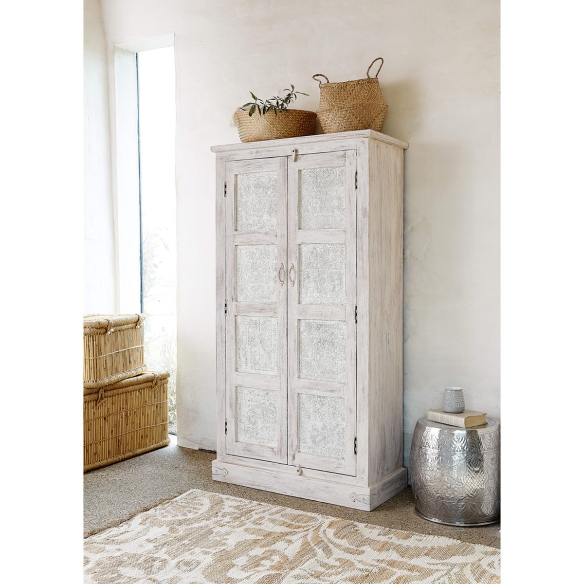 Mango wood wardrobe in white with distressed finish W 90cm Taj – image 4