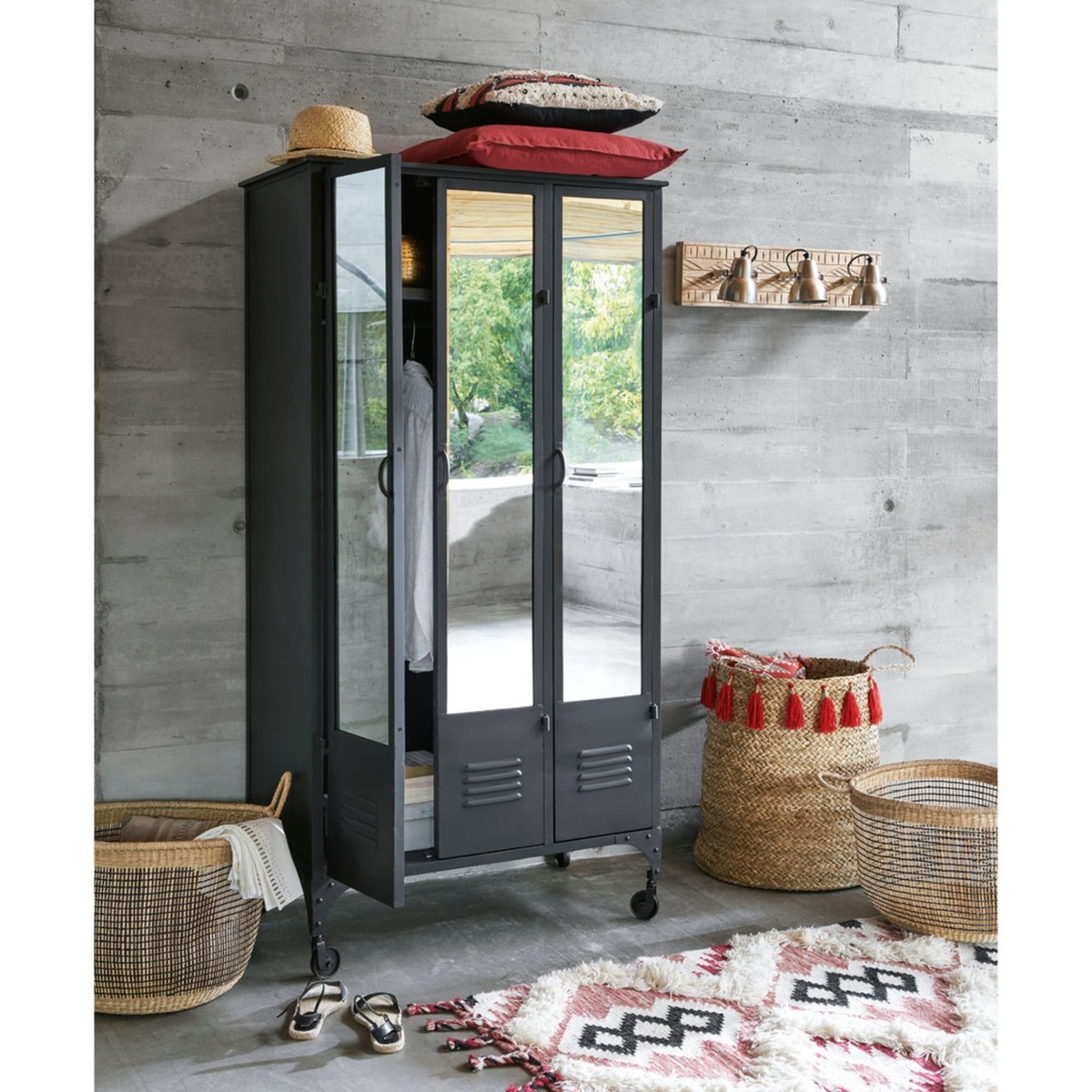 Metal industrial closet on castors in black Peter – image 4