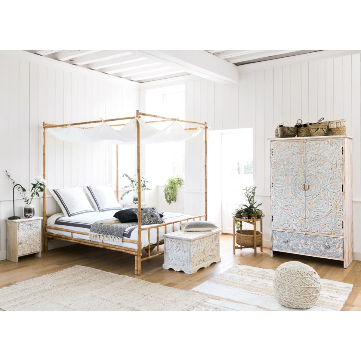 Solid mango wood wardrobe in white and silver Namaste – image 3
