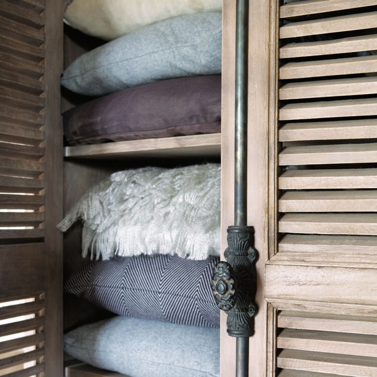 Mango and Acacia Closet Persiennes – image 5