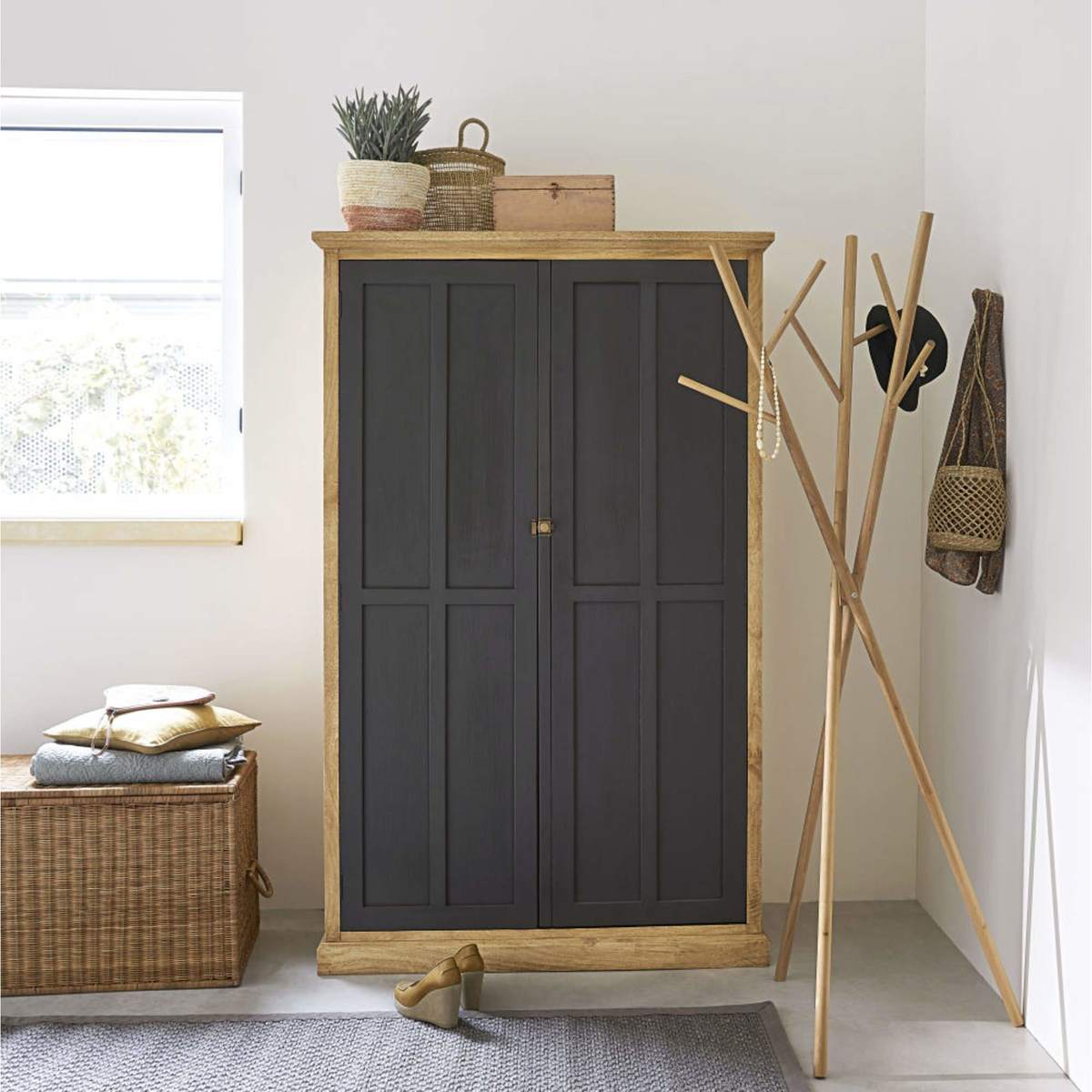 2-door two-tone solid mango wood wardrobe Cezanne – image 4