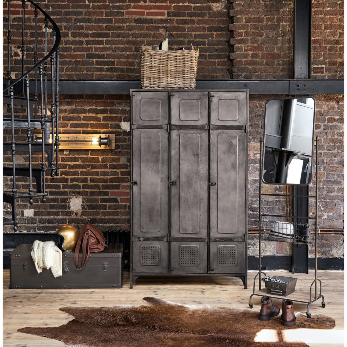 Metal 3-Door Wardrobe – image 6