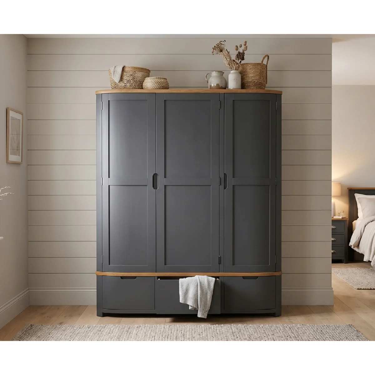Bradwell Oak and Charcoal Painted Triple Wardrobe – image 4