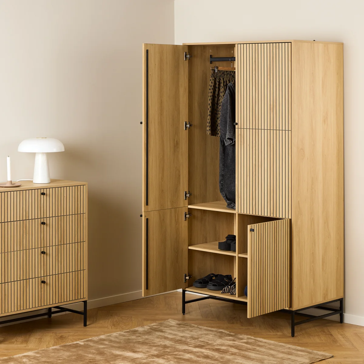 Albany Wardrobe 4 Doors in Black/Oak - Black & Oak – image 7