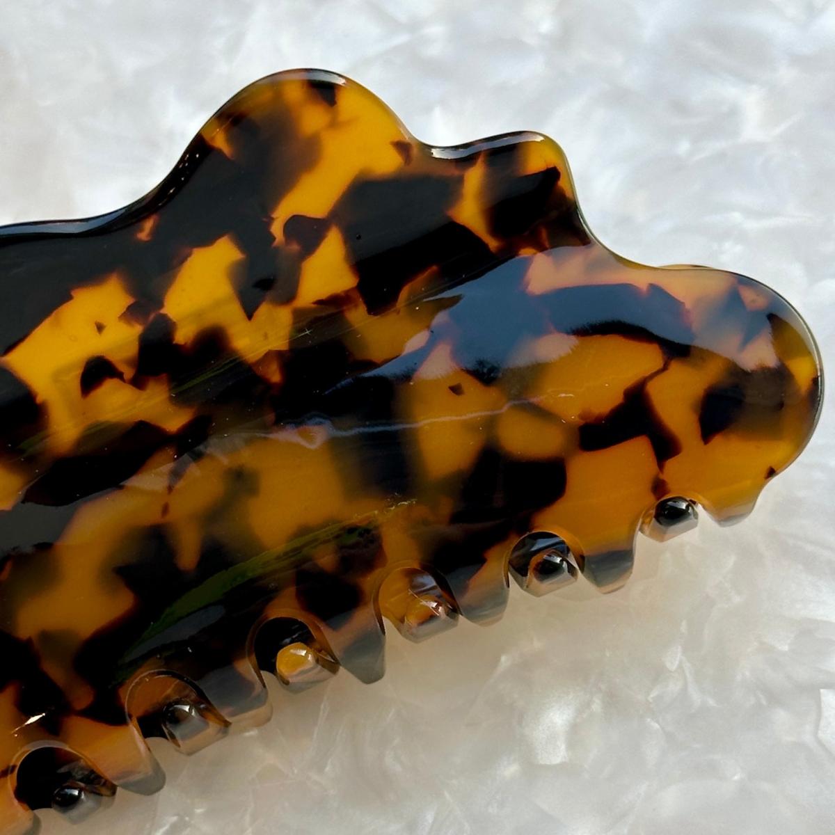 Women's Black / Brown Large Cloud Claw Clip In Tortoise | Closet Rehab – image 3