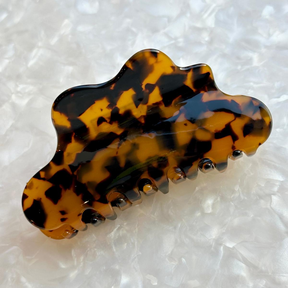 Women's Black / Brown Large Cloud Claw Clip In Tortoise | Closet Rehab – image 4