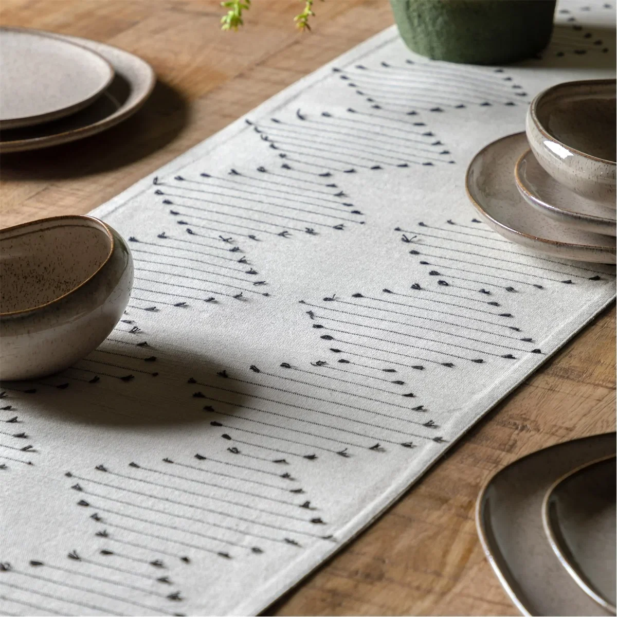 Diamond Weave Table Runner 360x1800mm – image 1