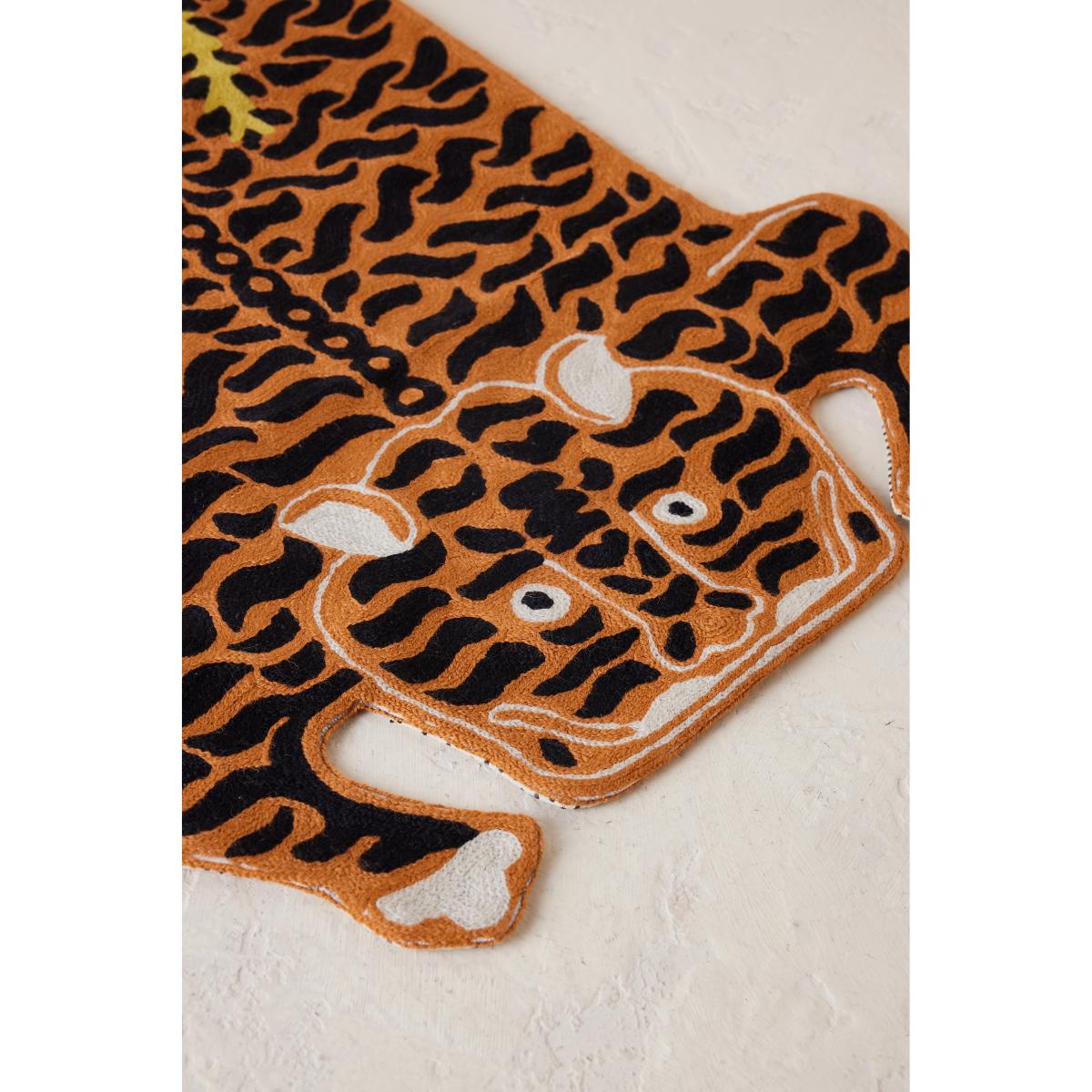 Crewel Tiger Rug – image 2