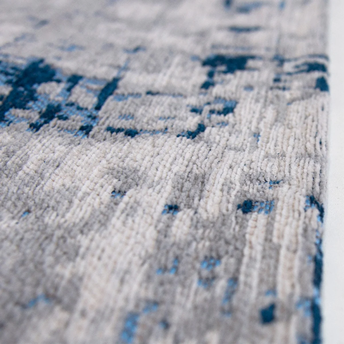 Madmen Griff Rug, 2.4m x 3.4m / Bronx Azurite – image 4