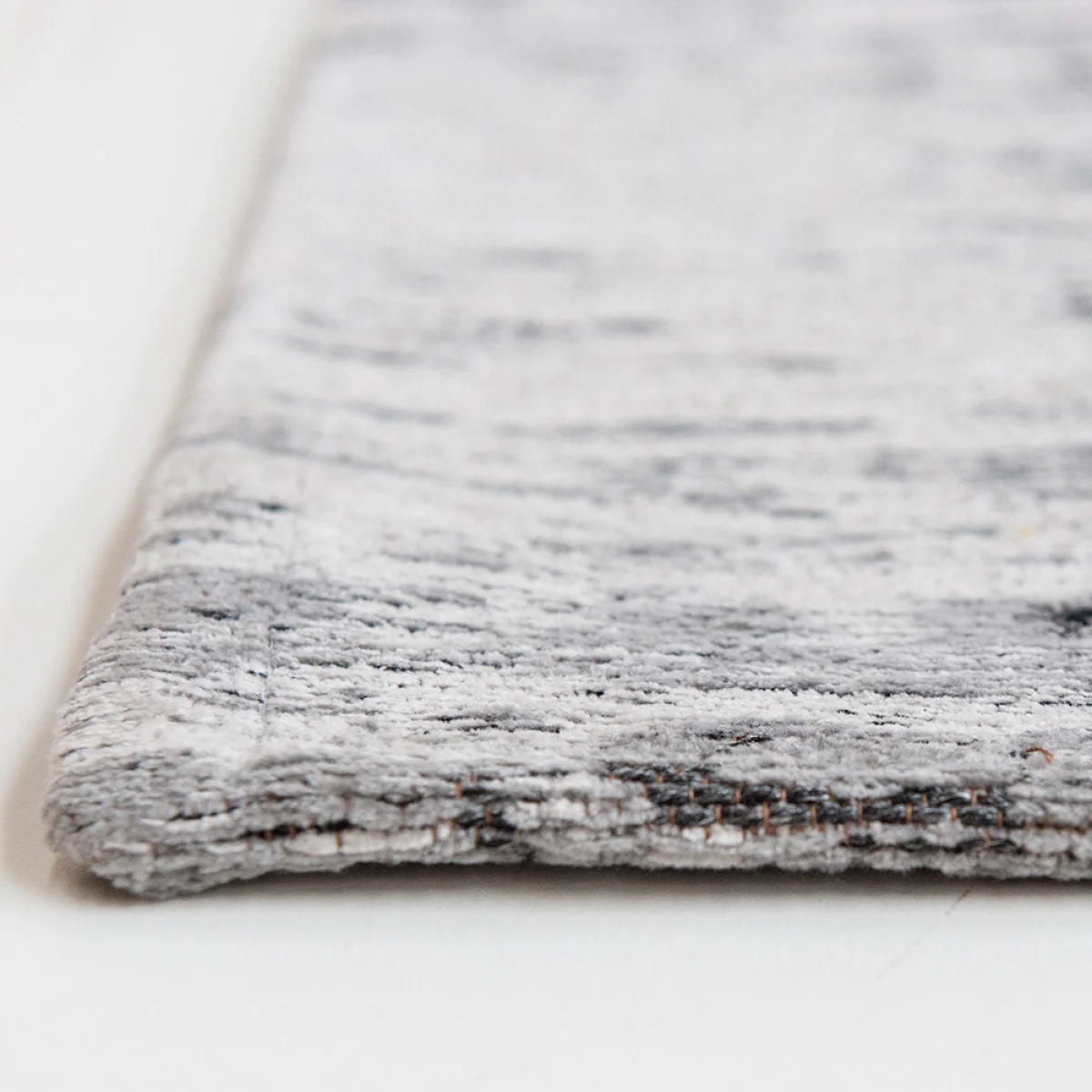 Madmen Griff Rug, 1.4m x 2m / Concrete Jungle – image 5