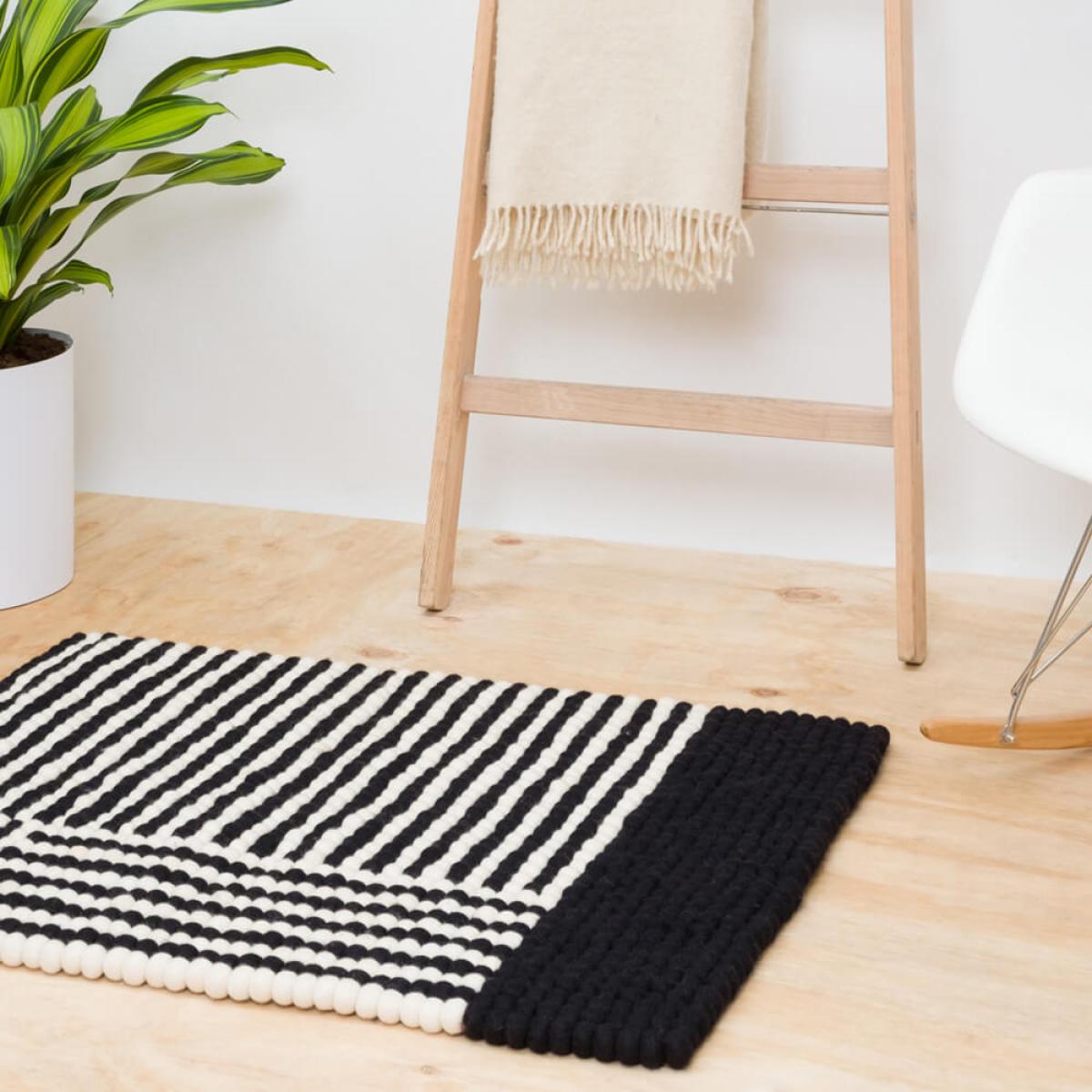 Lino 1 Felt Ball Rug – image 4