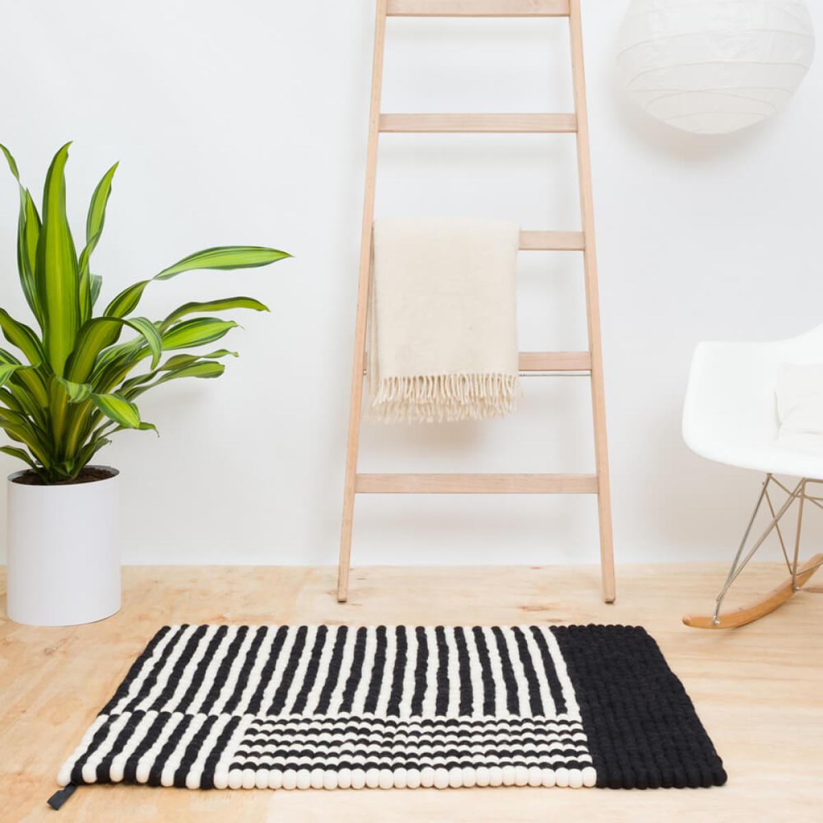 Lino 1 Felt Ball Rug – image 7