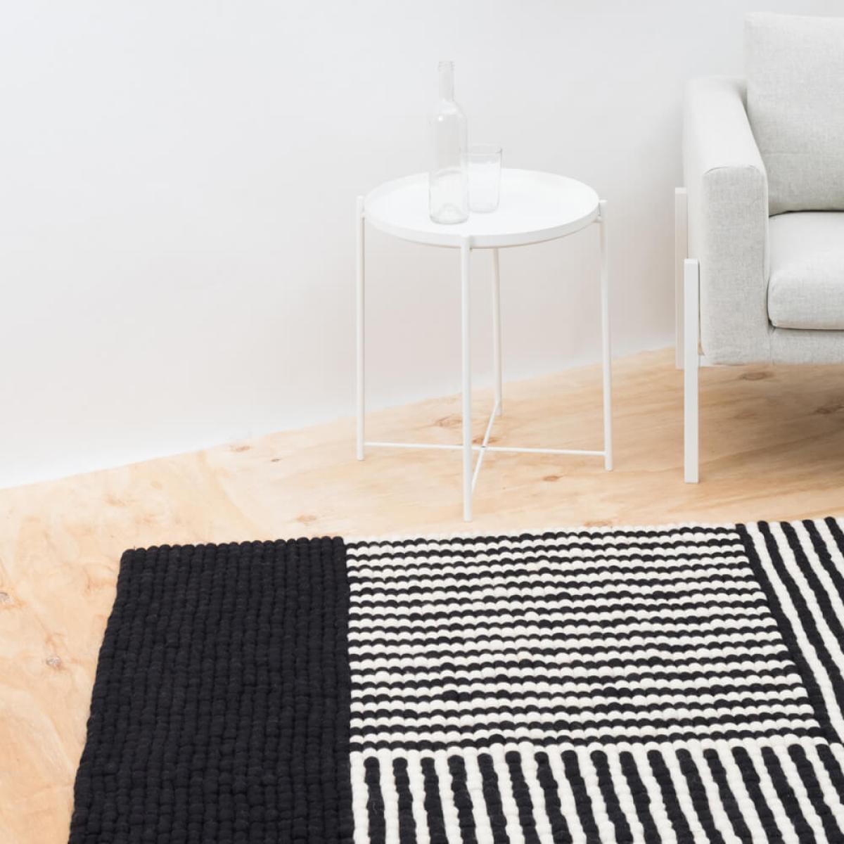 Lino 4 Felt Ball Rug – image 6