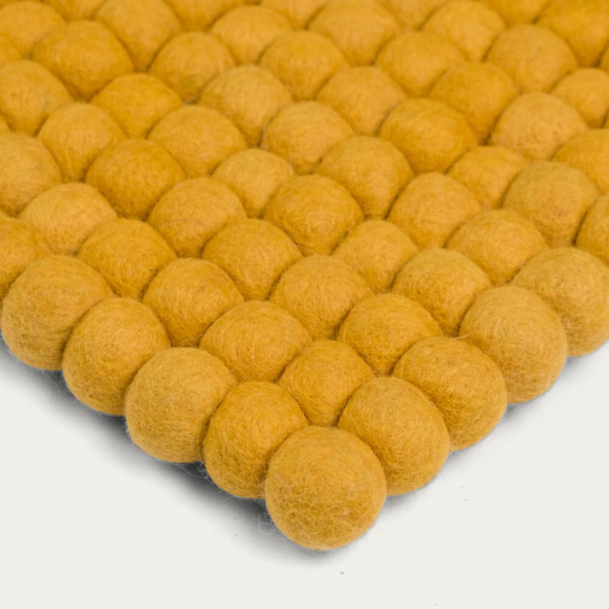 Felt Ball Rug Klara Square – image 3