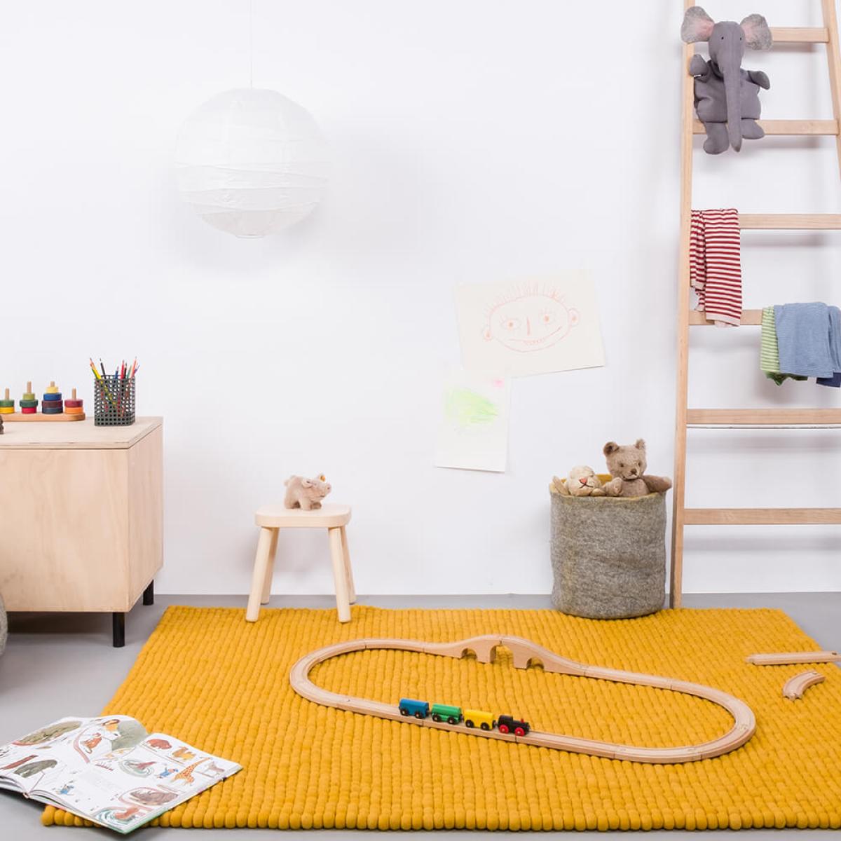 Felt Ball Rug Klara Square – image 7