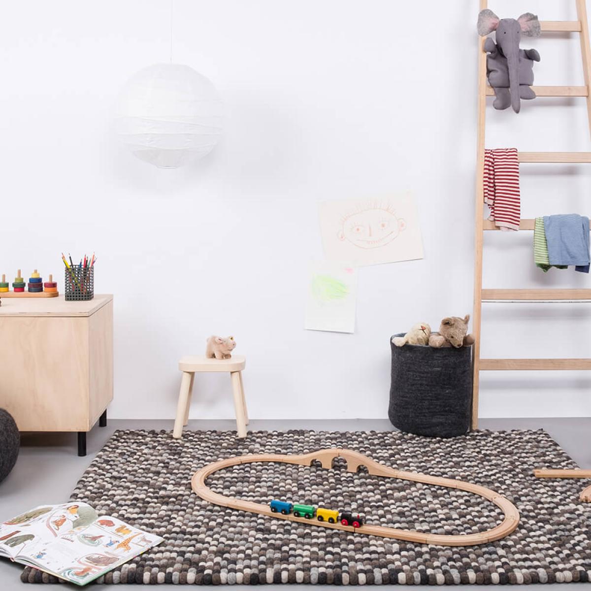 Felt Ball Rug Néla Square – image 6
