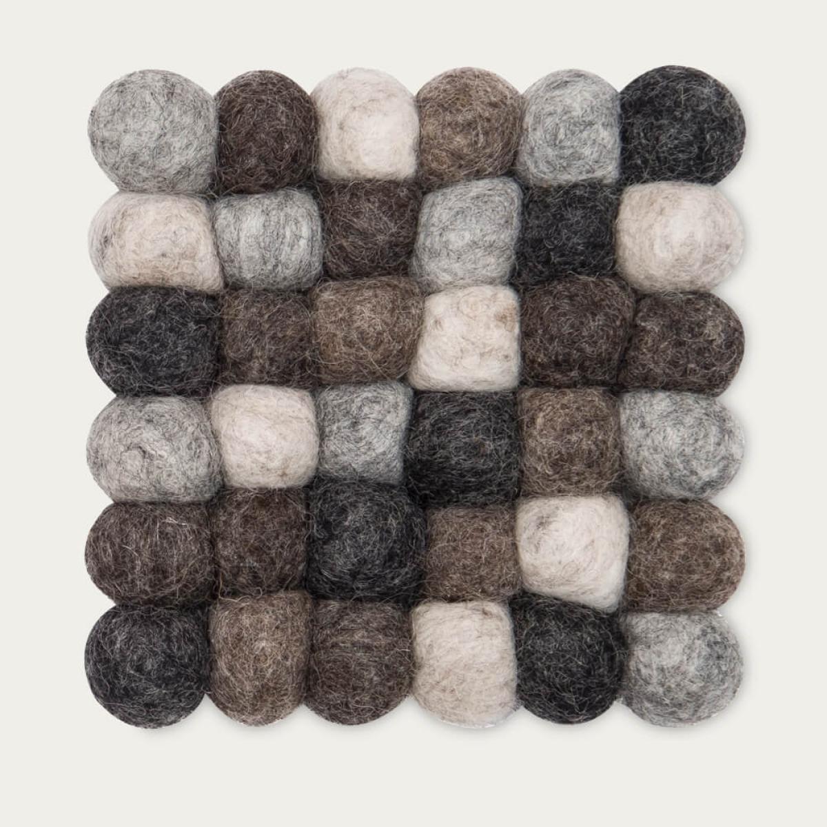 Felt Ball Rug Néla Square – image 9