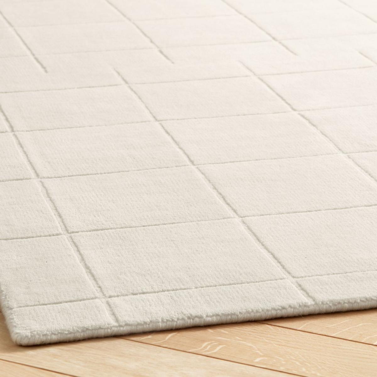 Dusty White/Cream Grid Rug – image 4