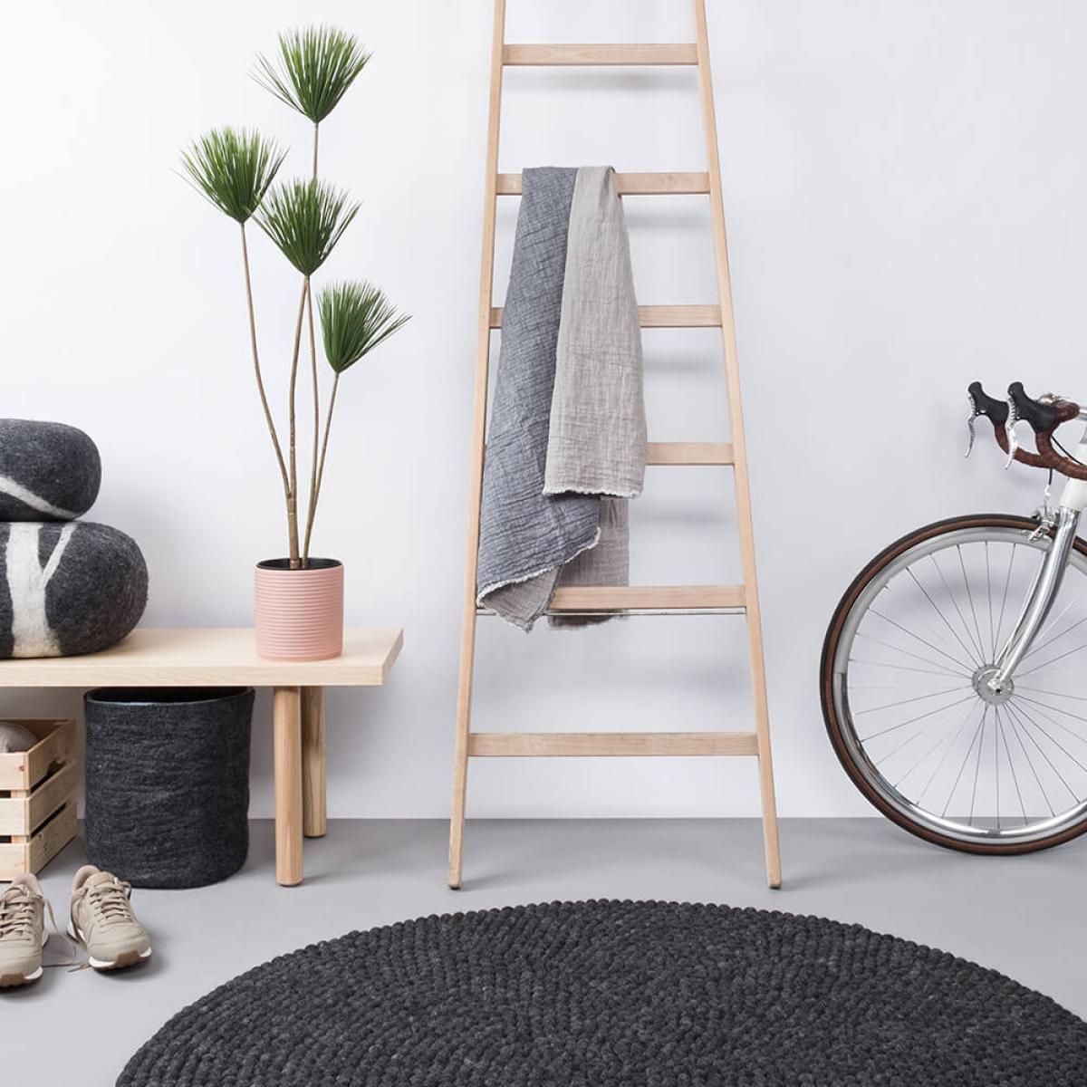 Felt Ball Rug Hugo Round – image 5