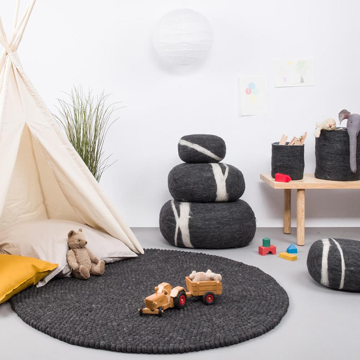 Felt Ball Rug Hugo Round – image 7