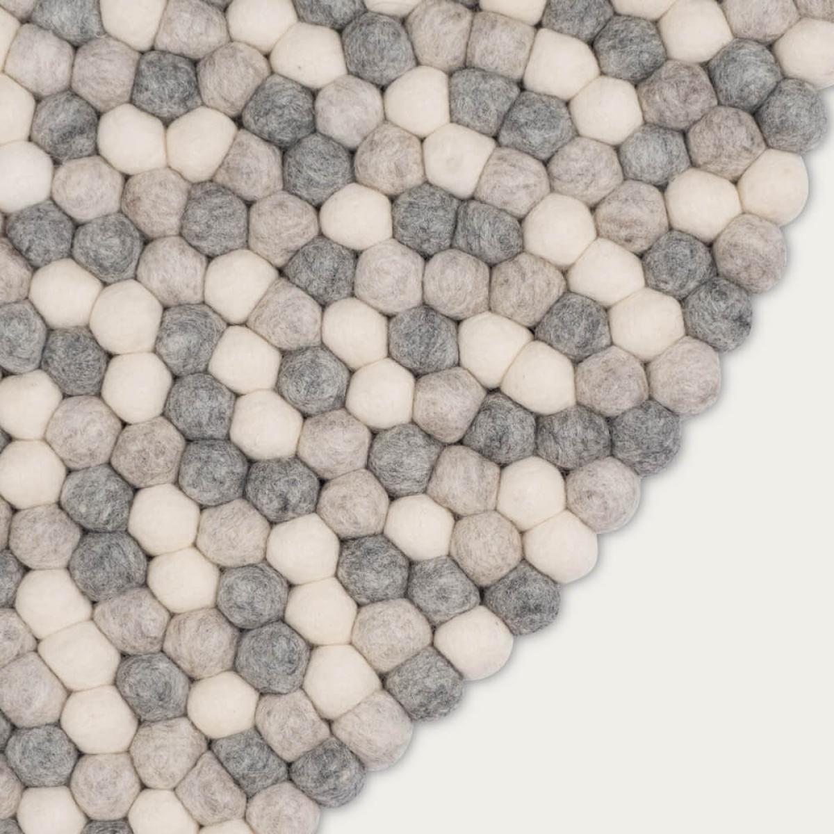 Felt Ball Rug Hella Round – image 2