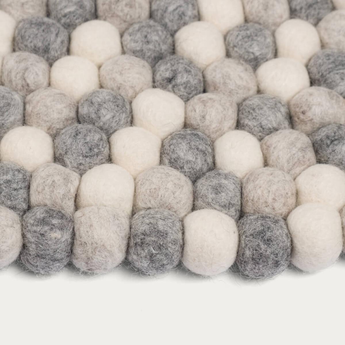 Felt Ball Rug Hella Round – image 3