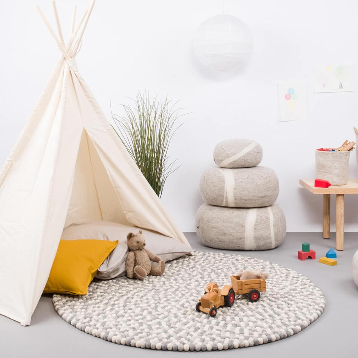 Felt Ball Rug Hella Round – image 7