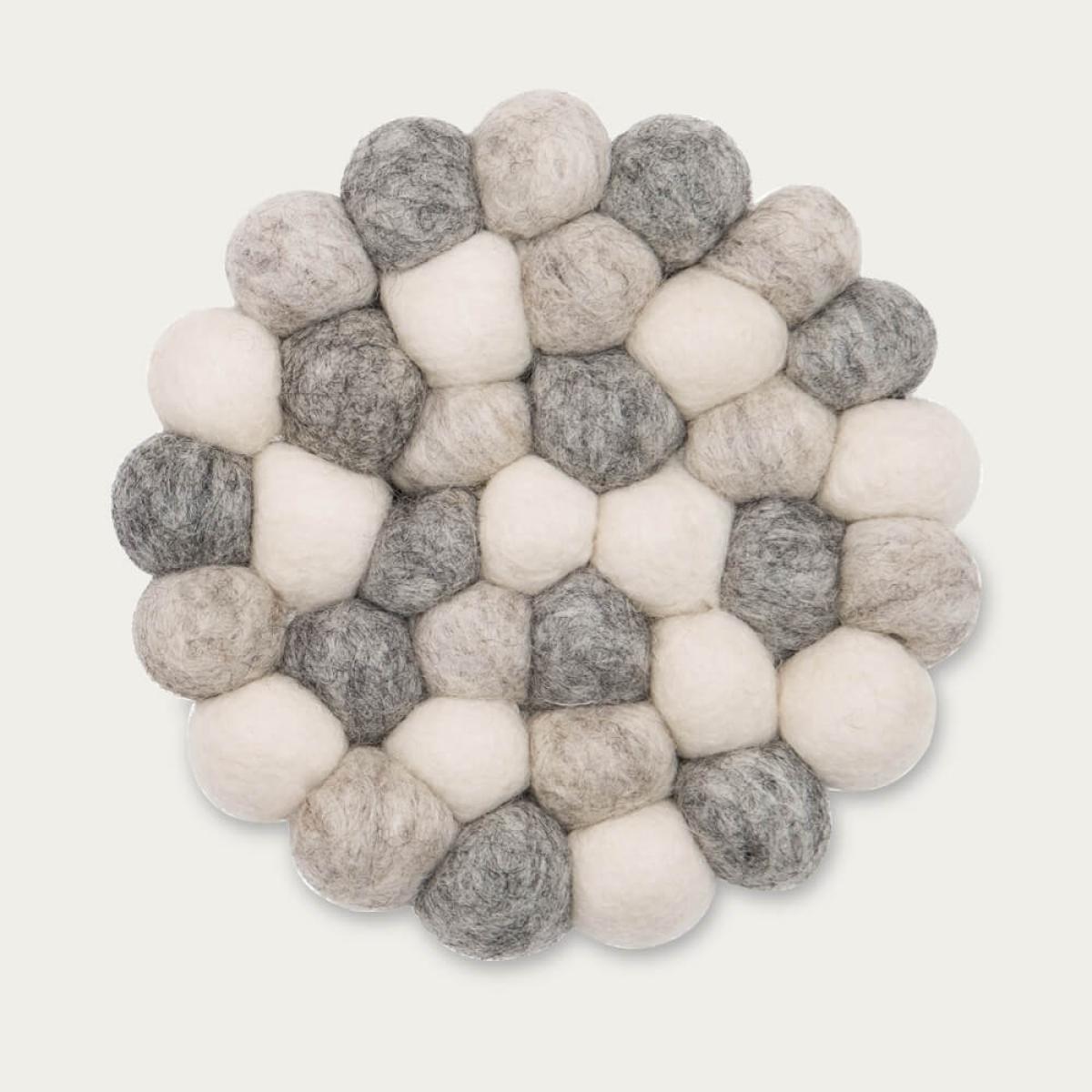 Felt Ball Rug Hella Round – image 9