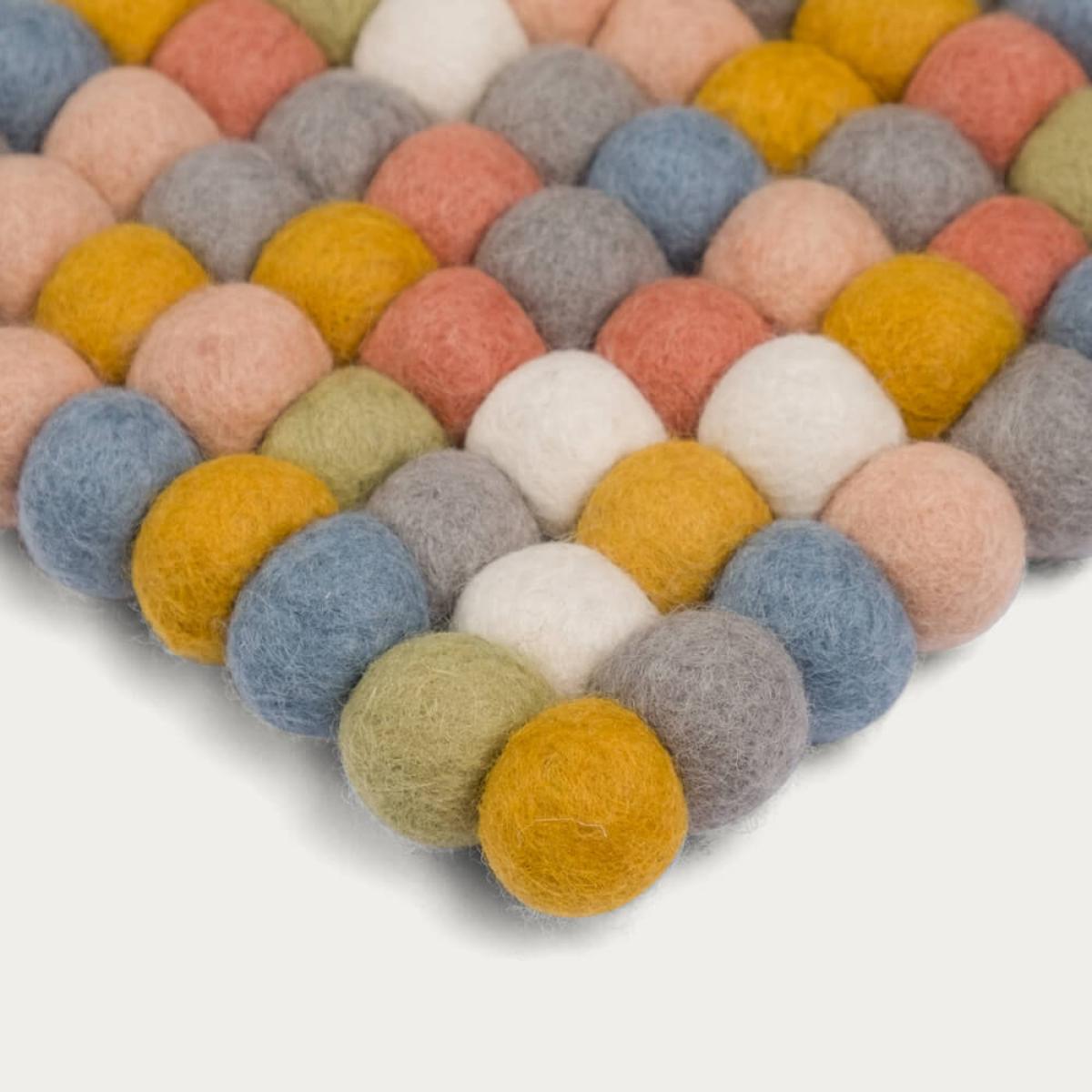 Felt Ball Rug Liese Square – image 3