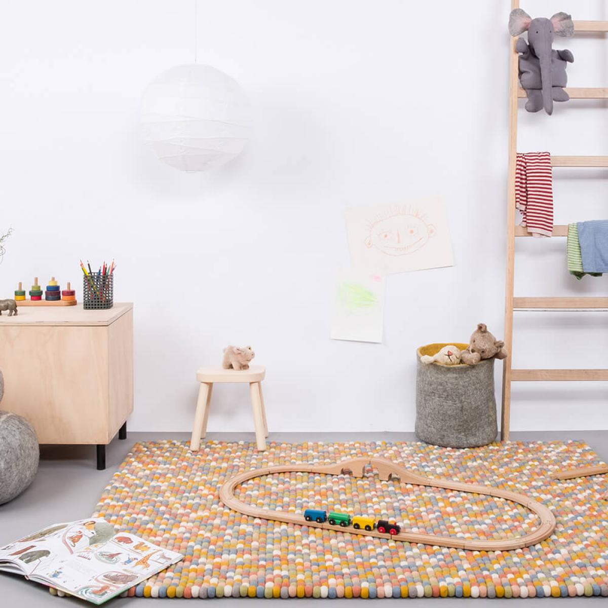 Felt Ball Rug Liese Square – image 7