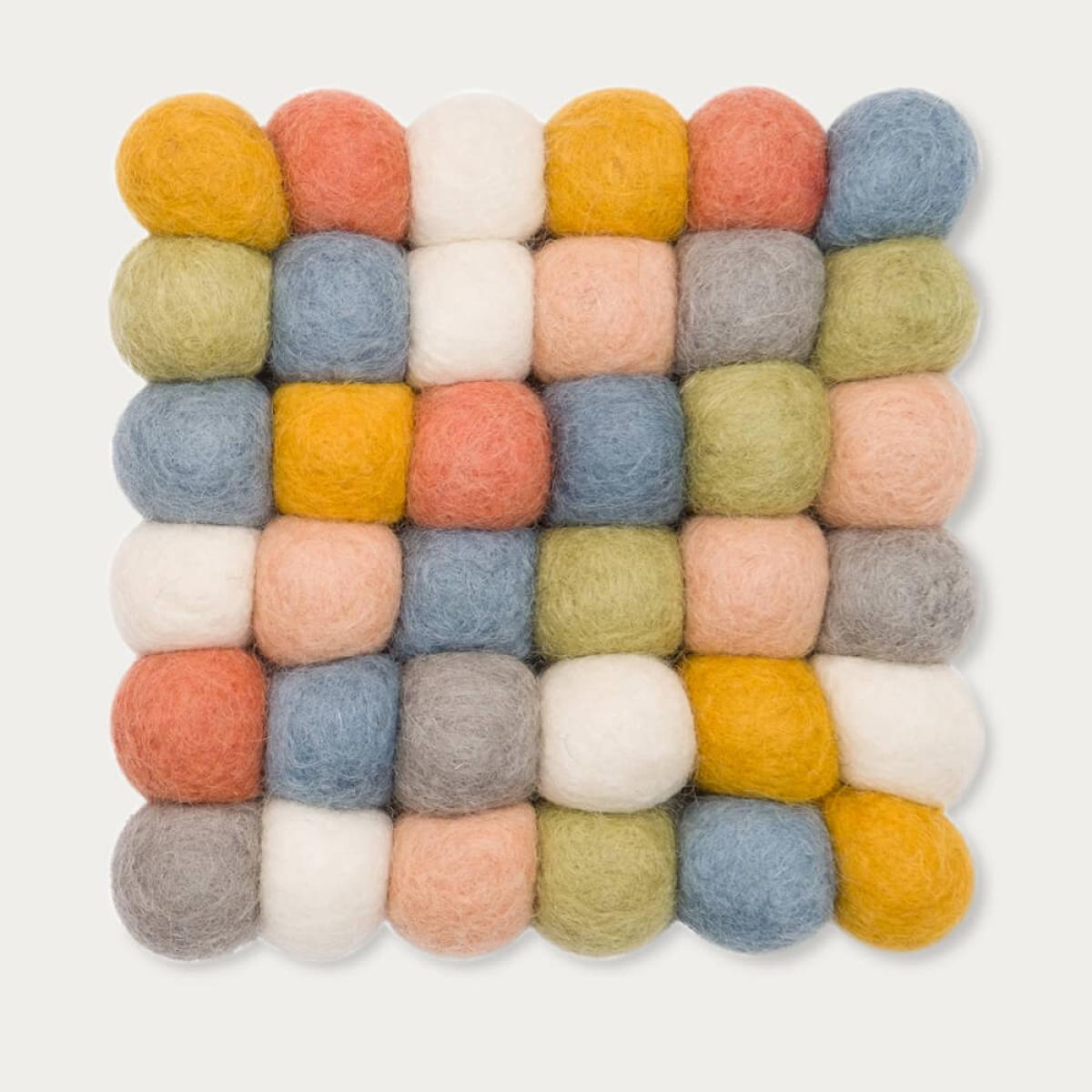 Felt Ball Rug Liese Square – image 9