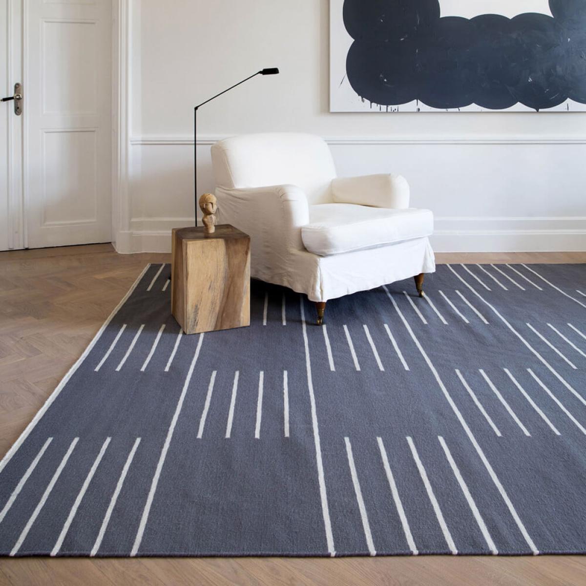 Gray/Cream Classic Rug – image 2