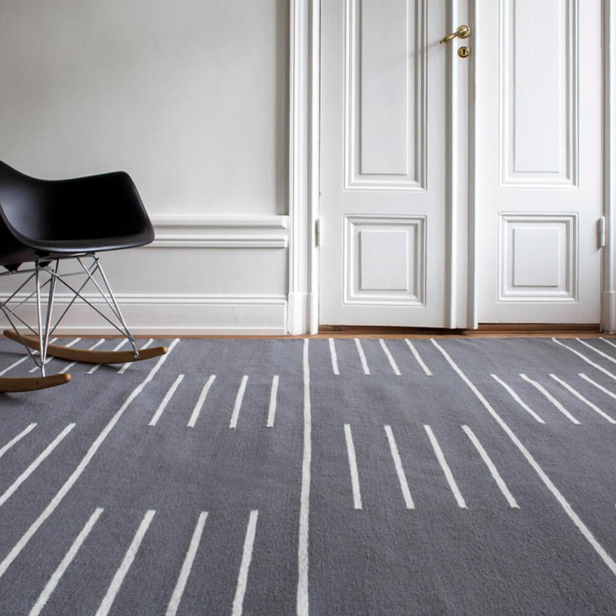 Gray/Cream Classic Rug – image 3