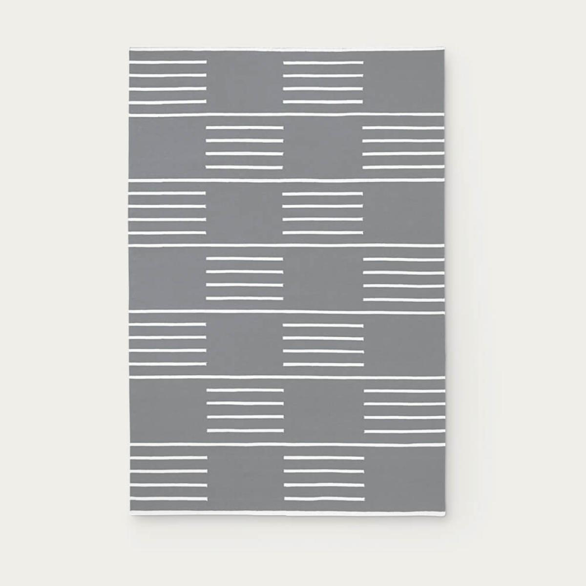 Gray/Cream Classic Rug – image 1