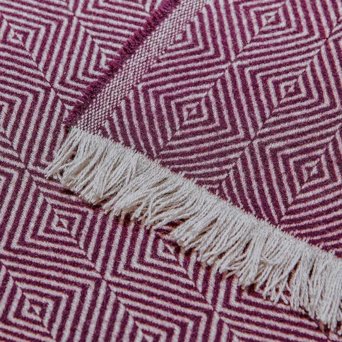 Magenta Optical Blanket – image 5