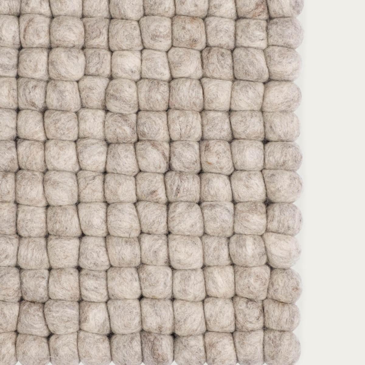 Felt Ball Rug Béla Square – image 2