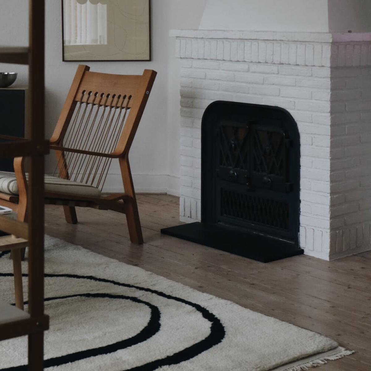 Dusty White Simple Object 18 Rug – image 3