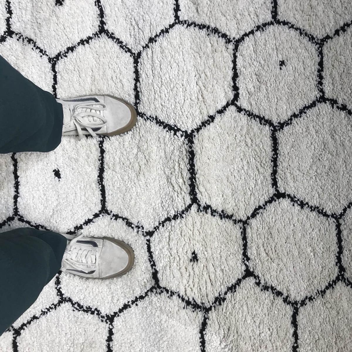 Bee Rug – image 3