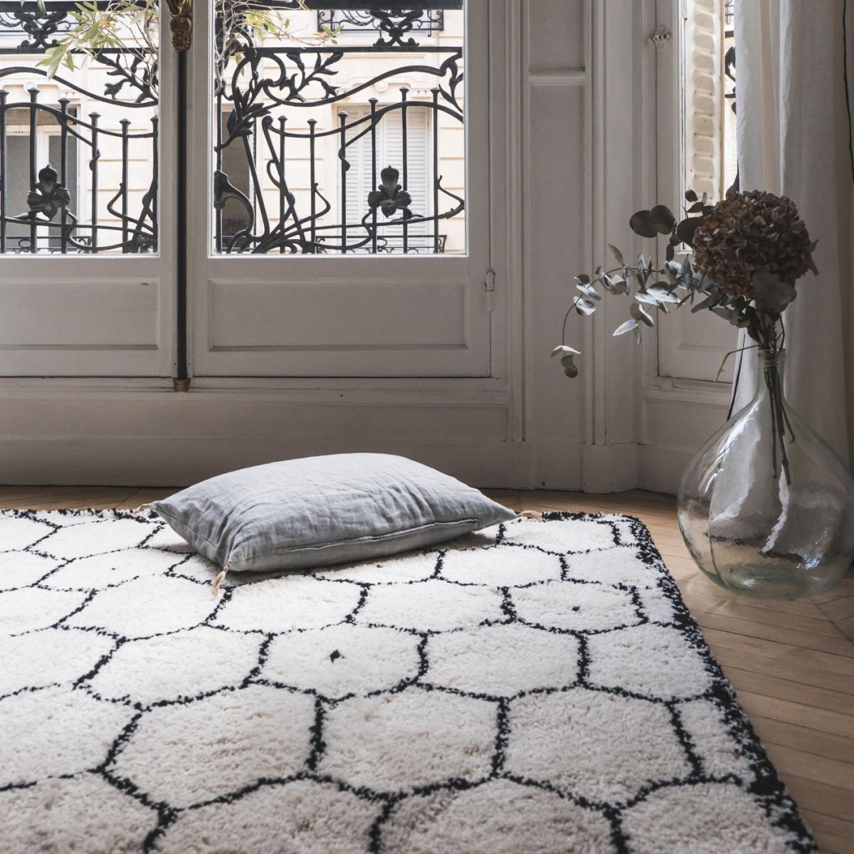 Bee Rug – image 5