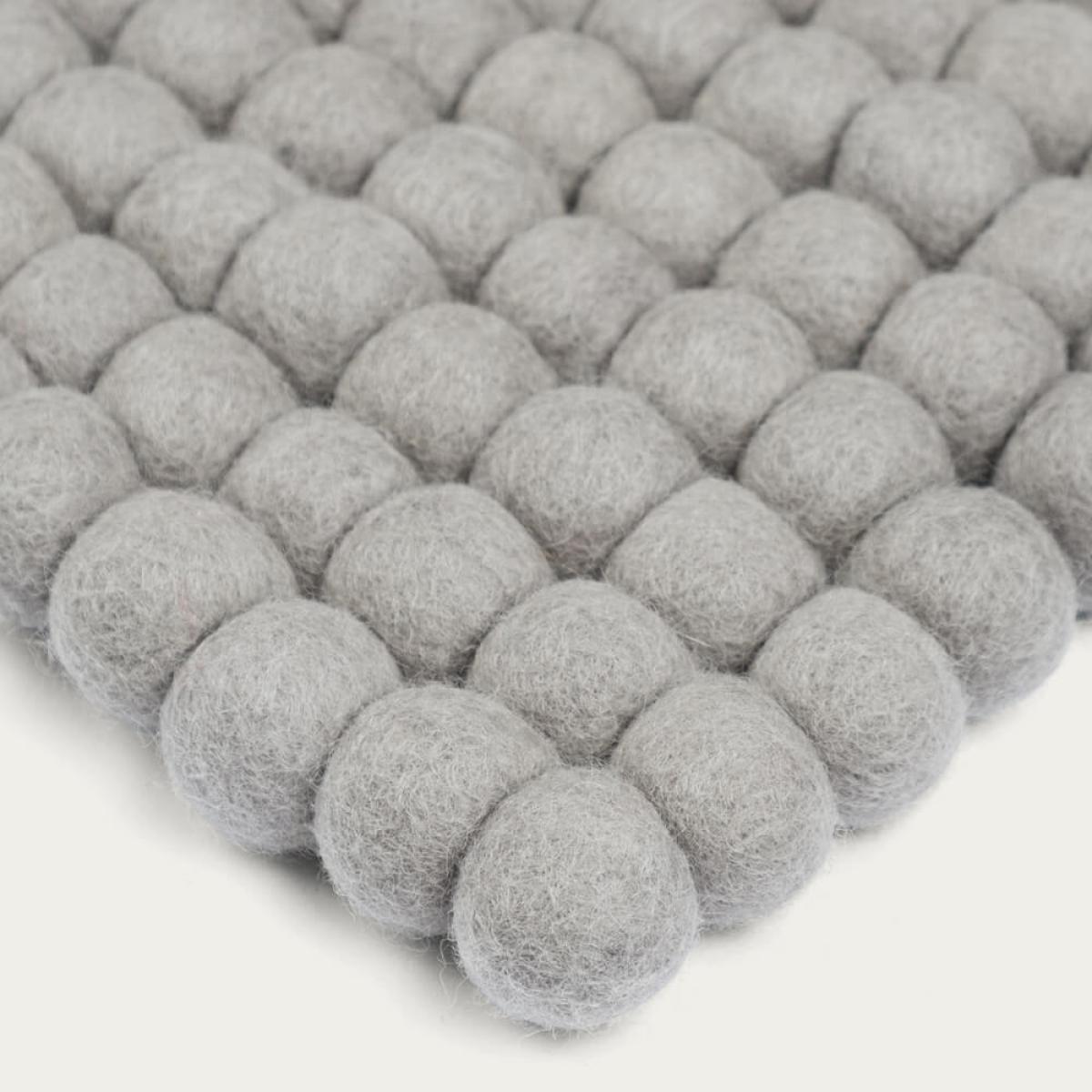 Felt Ball Rug Luis Square – image 3