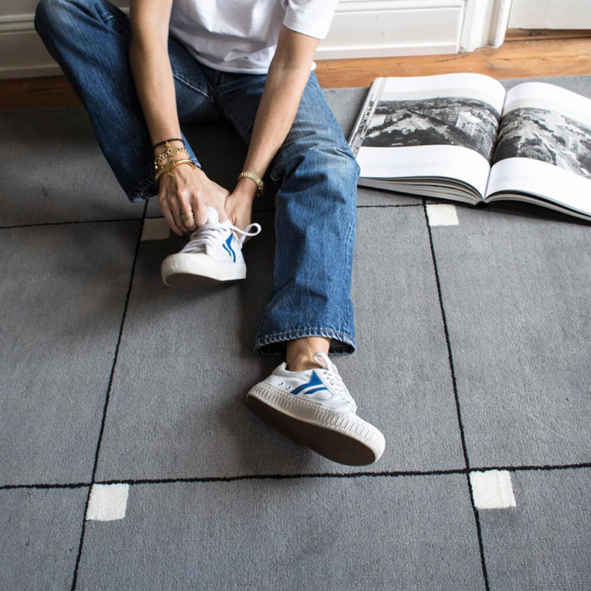 Gray Modern Rug – image 2