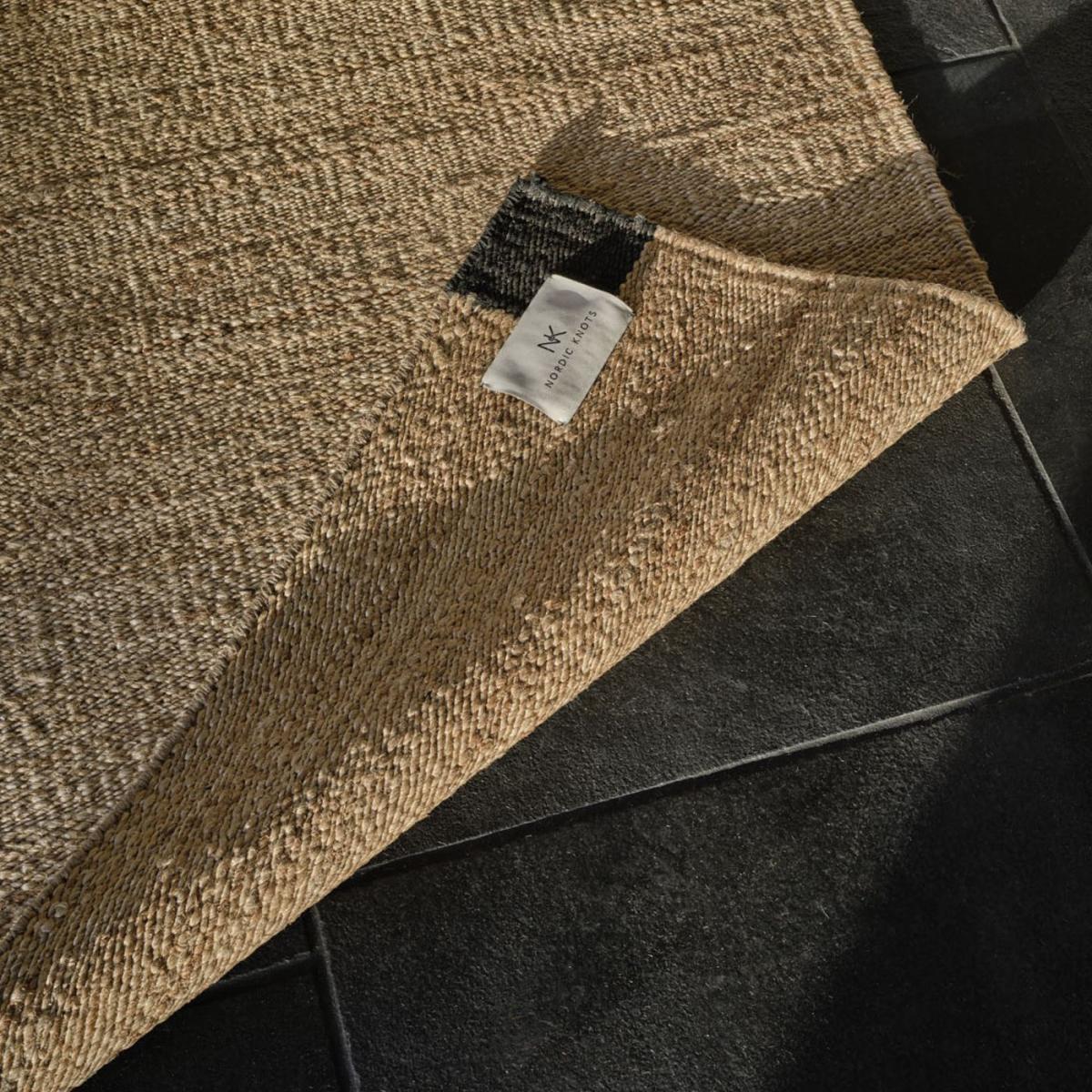 Black Jute Corner Rug – image 3