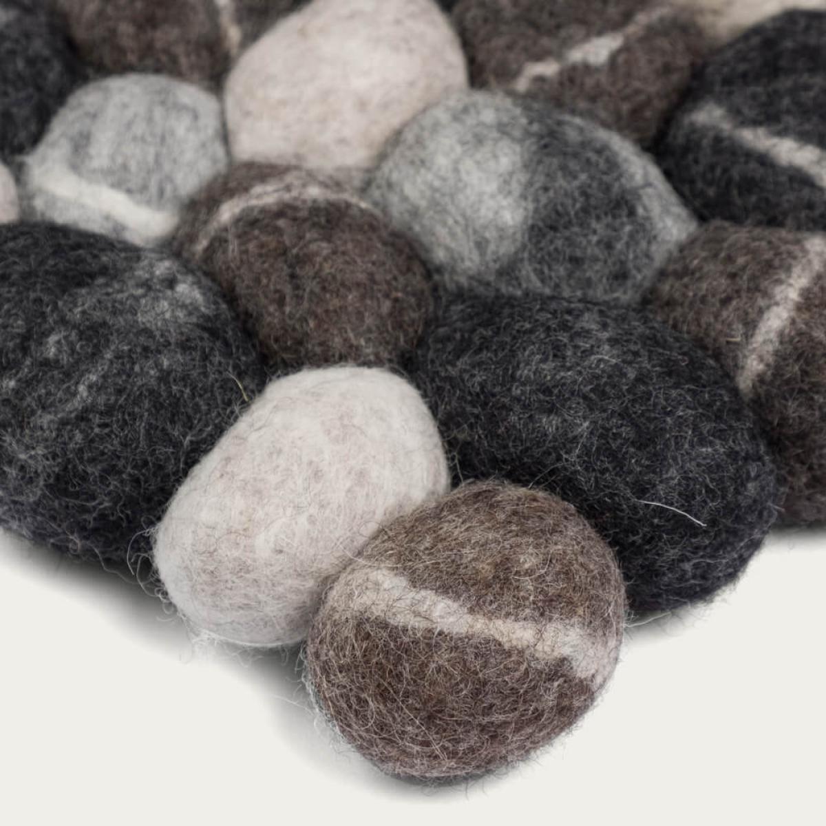 Felt Ball Rug Hardy Square – image 3