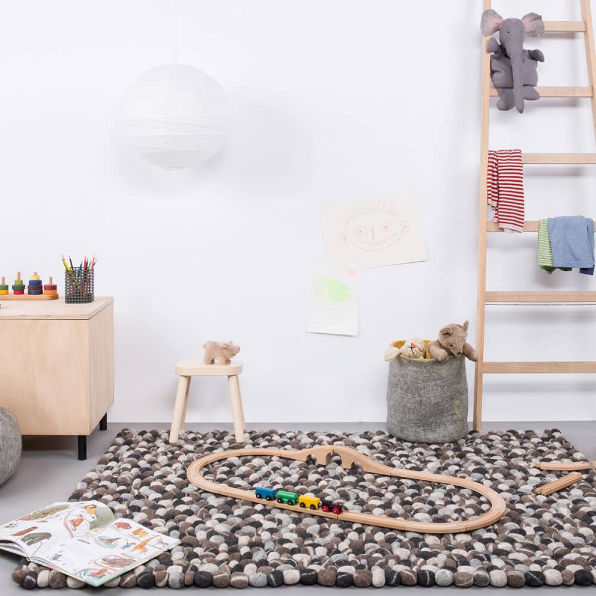 Felt Ball Rug Hardy Square – image 7
