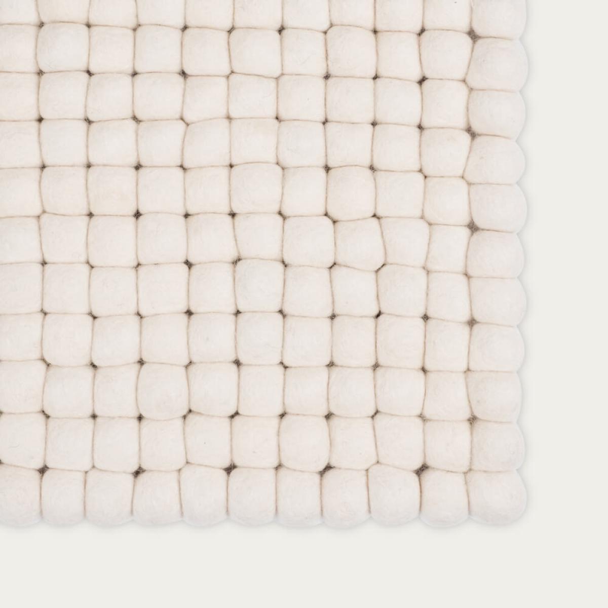 Felt Ball Rug Linéa Square – image 2