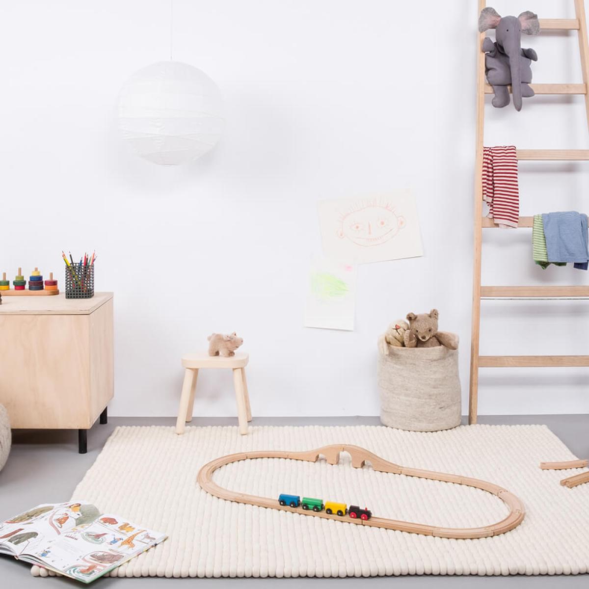 Felt Ball Rug Linéa Square – image 7