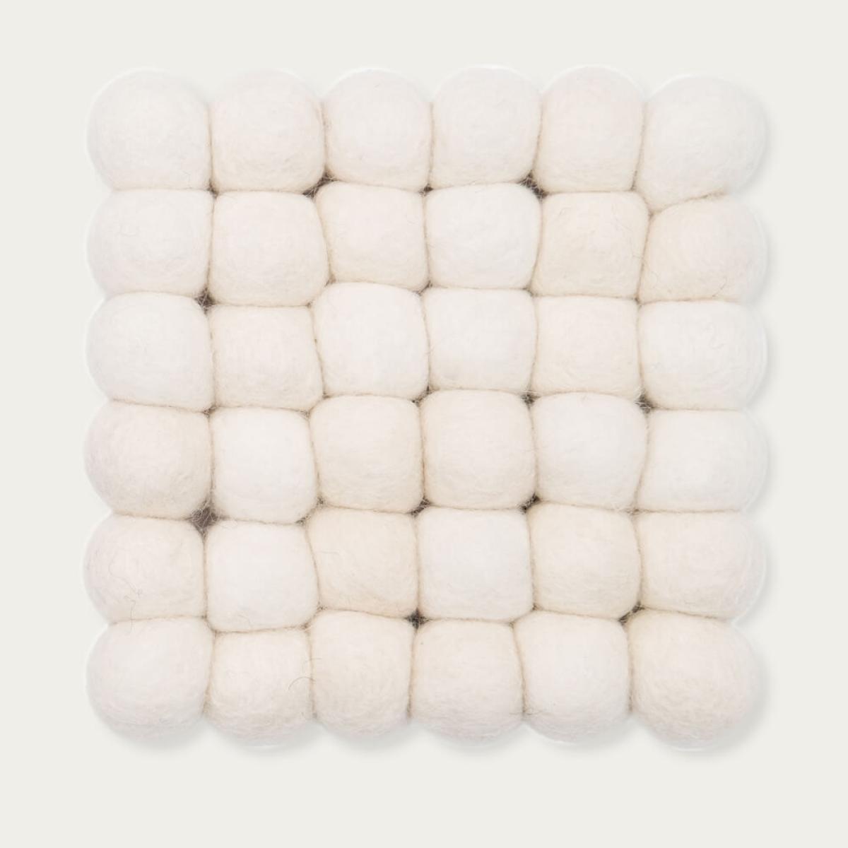 Felt Ball Rug Linéa Square – image 9