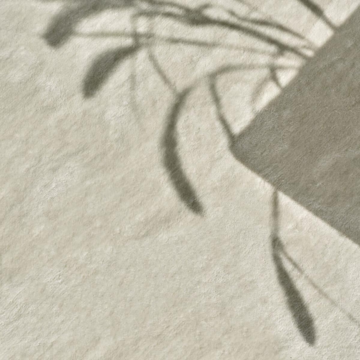 Dusty White Grand Rug – image 4