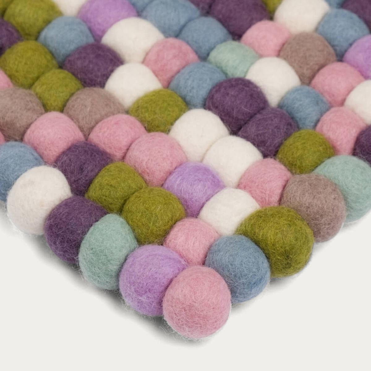 Felt Ball Rug Greta Square – image 3