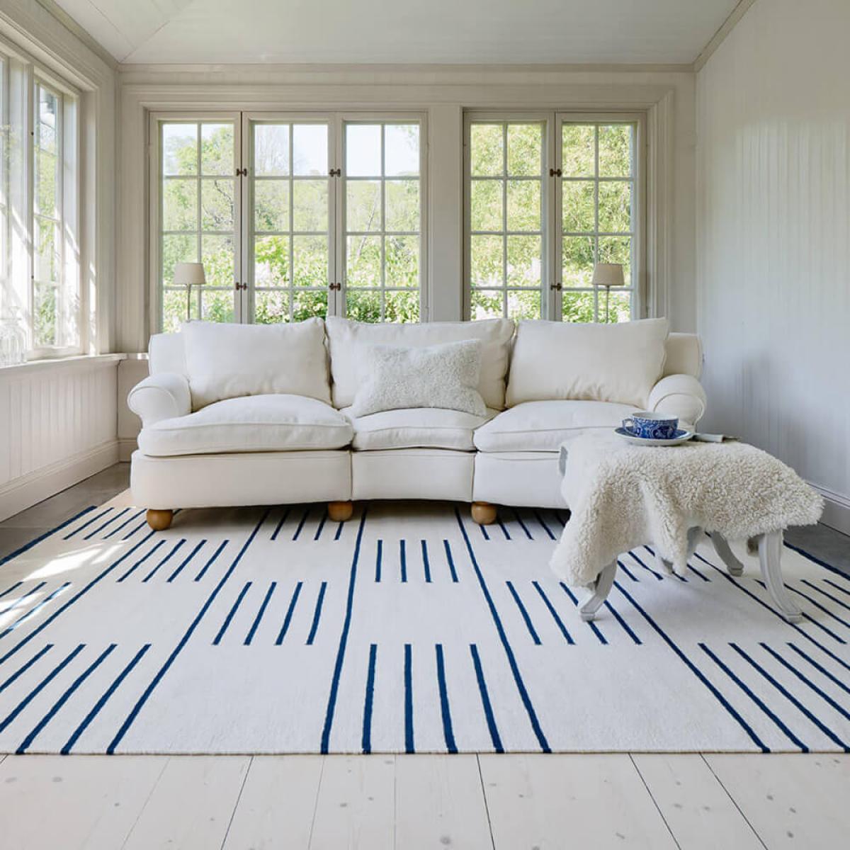 Cream/Blue Classic Rug – image 2